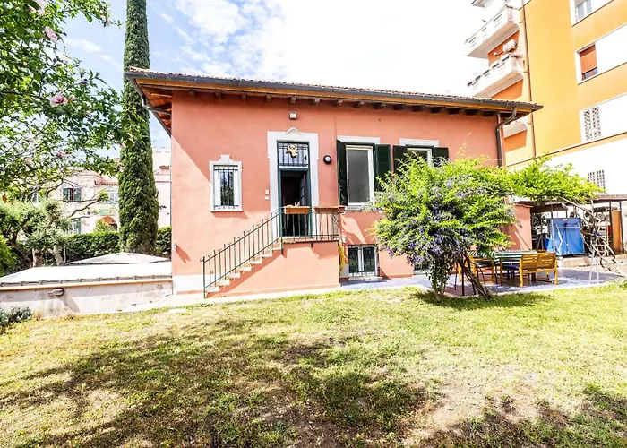 Lovely 2Br House In Beautiful Green Area