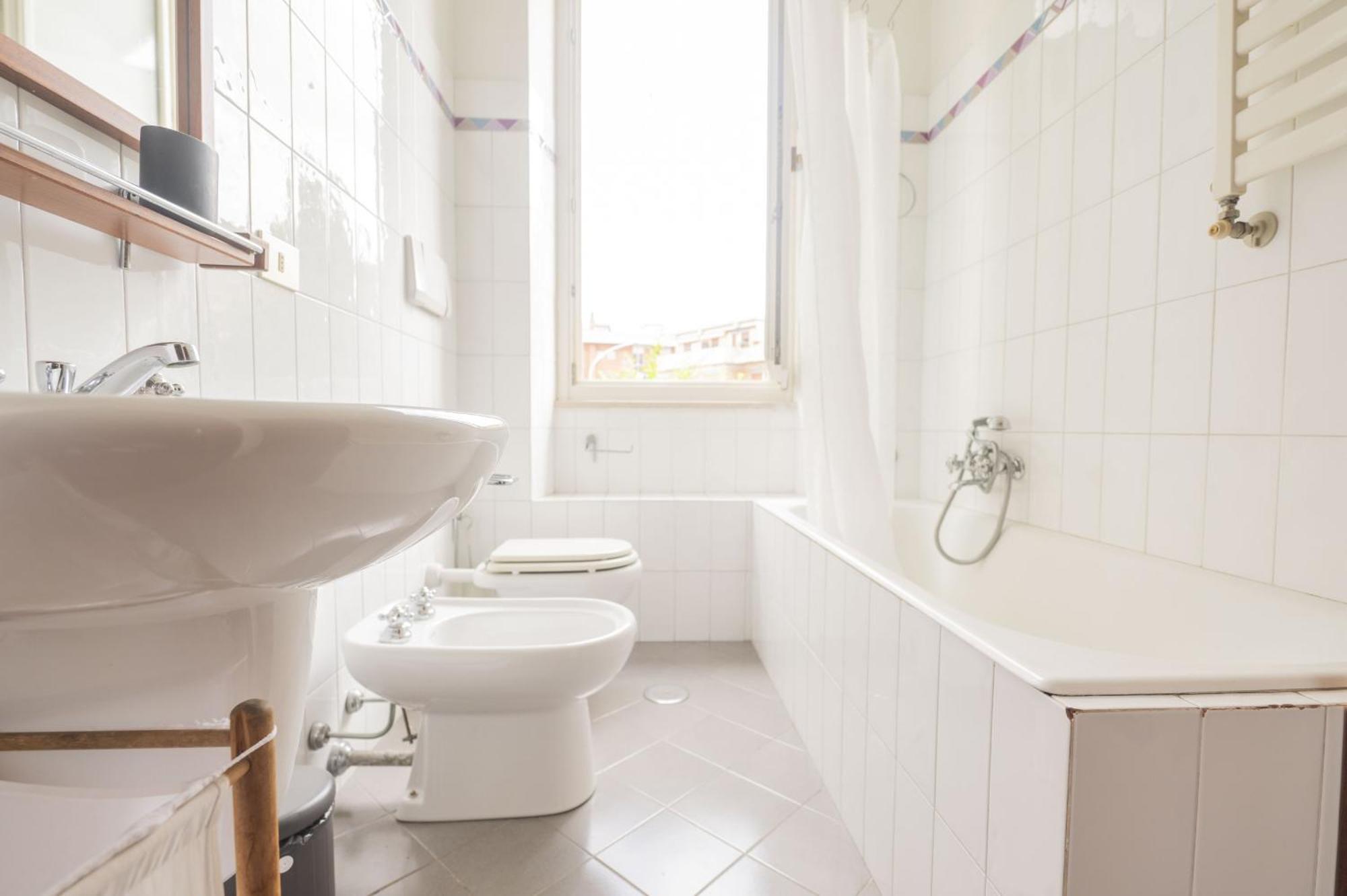 Lovely 2br House In Beautiful Area * Rom