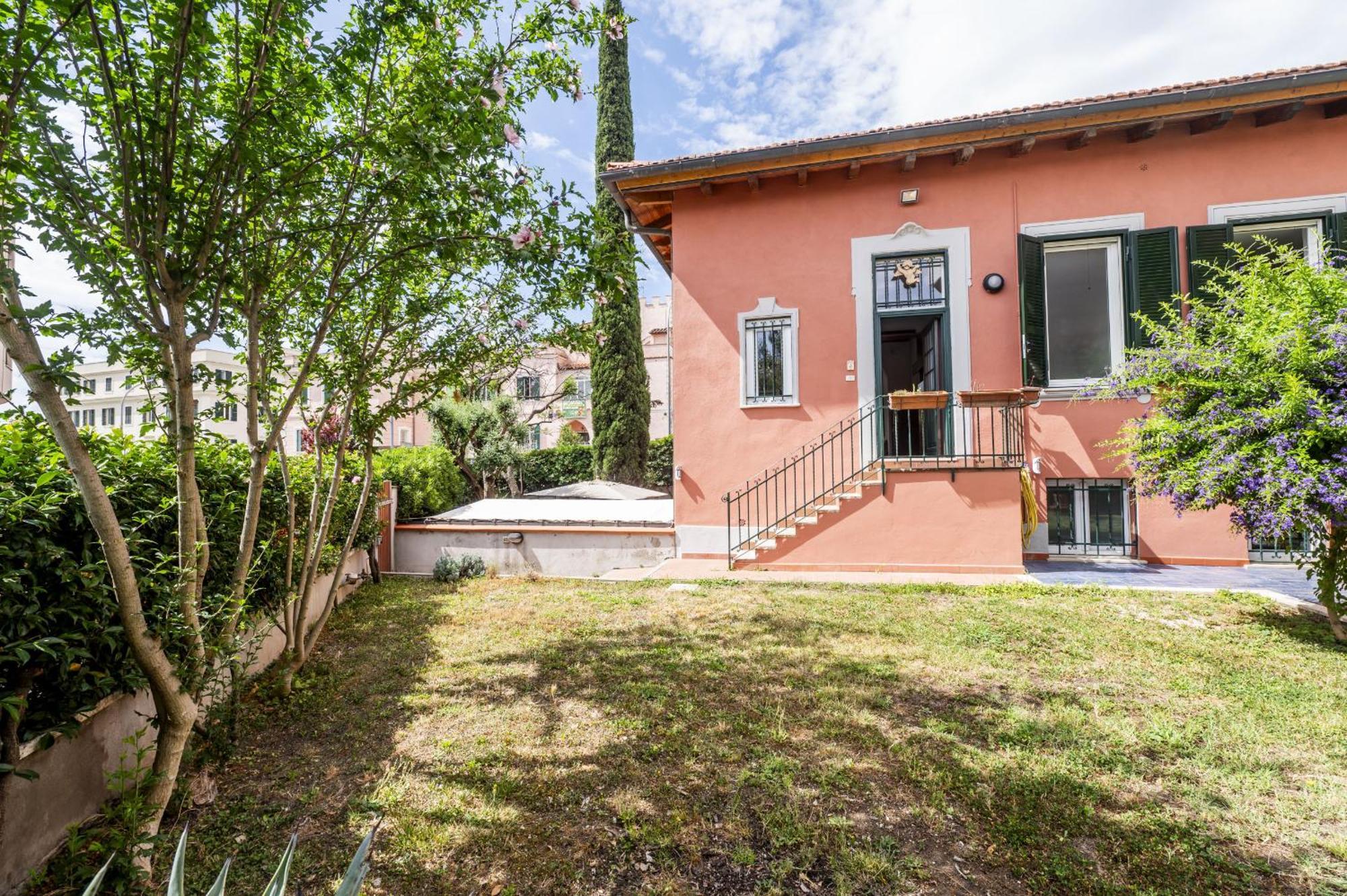 Lovely 2br House In Beautiful Area Rom