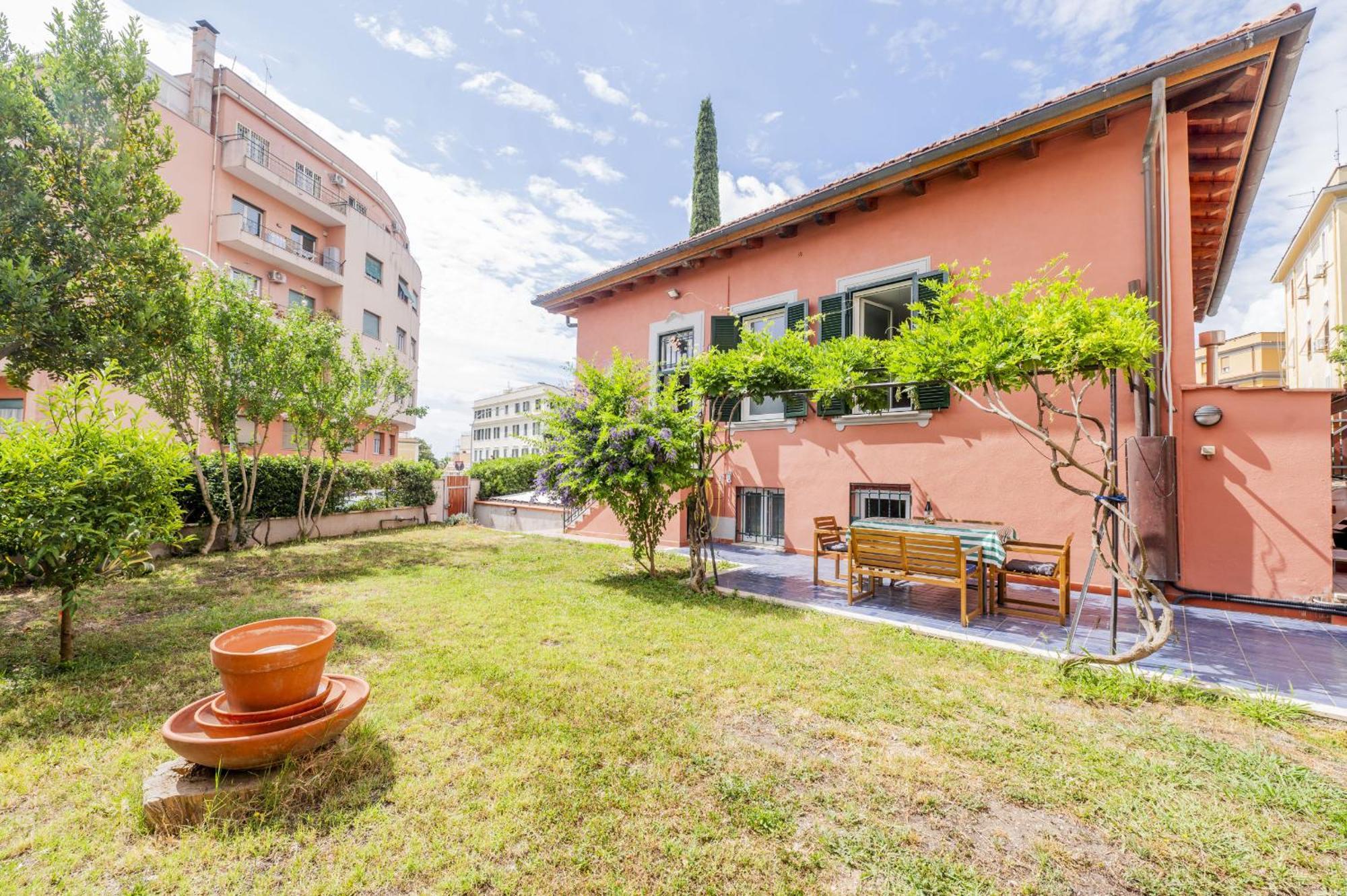 Lovely 2br House In Beautiful Area *
